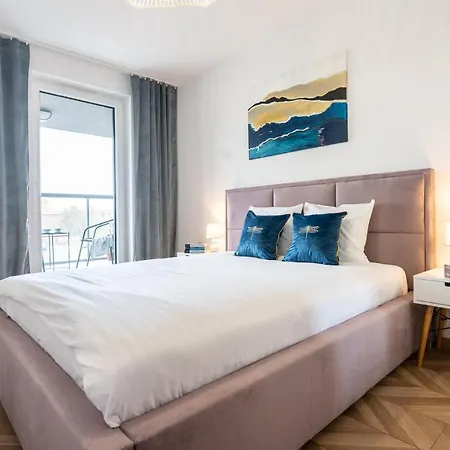 Lotte - Parking Podziemny, Osiedle Strzezone 아파트